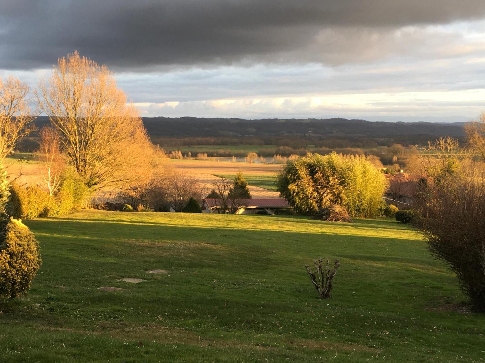 Gite Au Bouzigues Monlaur-Bernet Extérieur photo